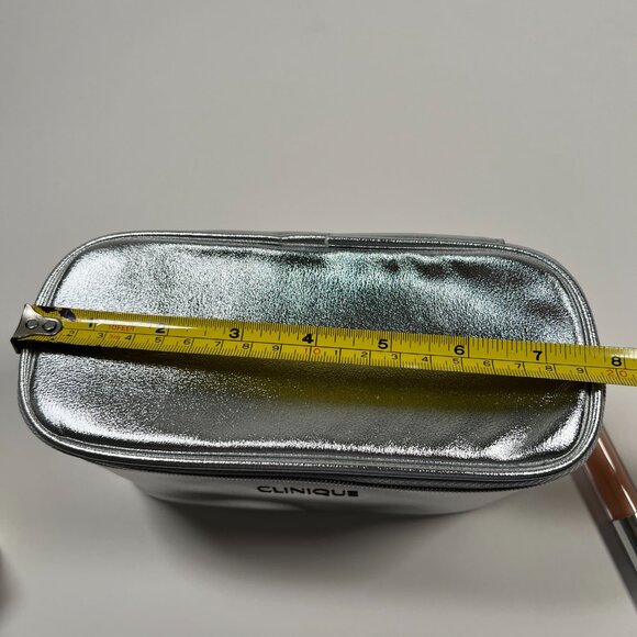 Clinique 7 Day Scrub Lotion+ Lip Gloss Airkiss Pop Full Size Makeup Bag Gift Set - Picture 8 of 9